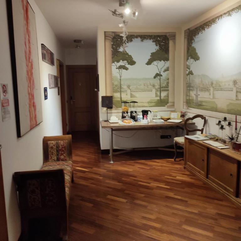 Leonardo Rome Holidays - Double Room with Private External Bathroom - 2