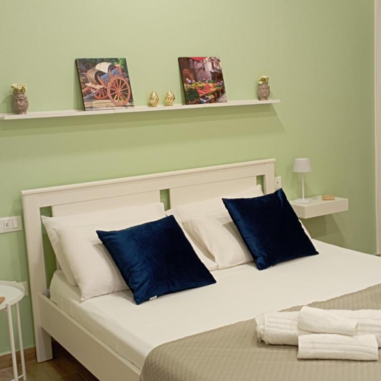 Archimede Rooms - Camera Matrimoniale con Bagno Privato - 17