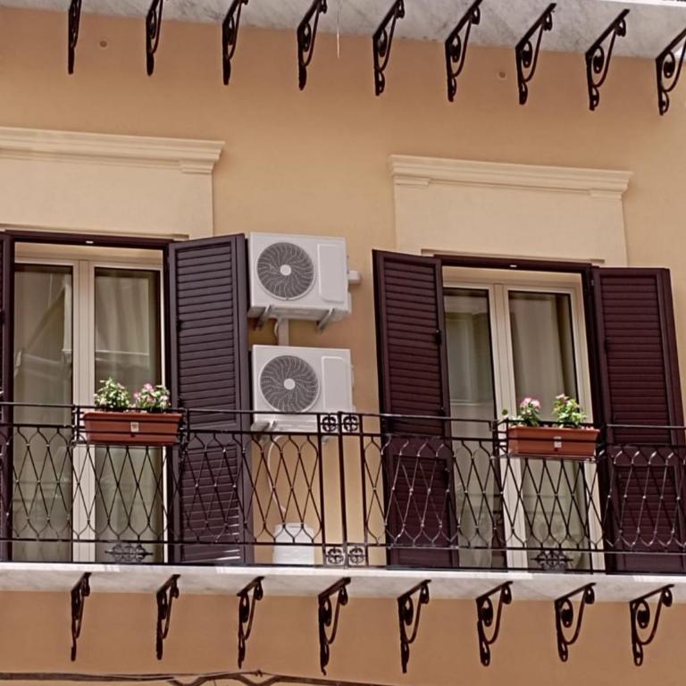 Archimede Rooms - Camera Matrimoniale con Balcone - 14