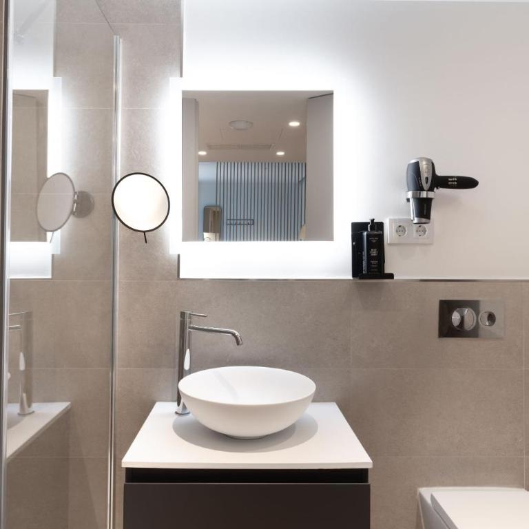 Limehome Madrid Calle de Juan Hurtado de Mendoza - Comfort Studio with Sofa Bed - 5