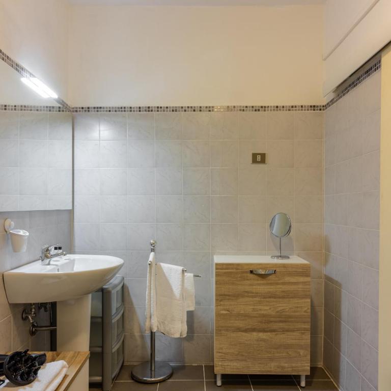 Alghero Centro Storico, Stanza con Wi-fi e Aria Condizionata - Camera Matrimoniale con Bagno Privato - 3