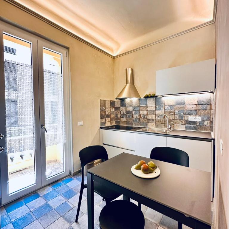 Hostdomus - Smeraldo Suite - Seafront apartment - BIKE ROOM - Appartamento con 2 Camere da Letto - 1