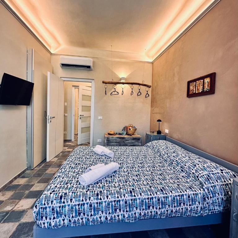 Hostdomus - Smeraldo Suite - Seafront apartment - BIKE ROOM - Appartamento con 2 Camere da Letto - 2