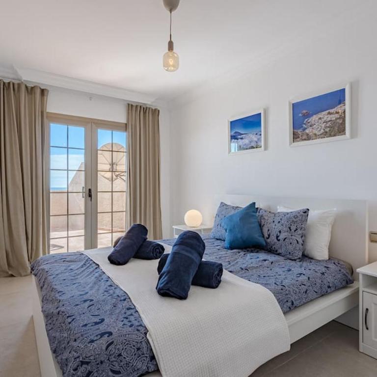 Seaside Apartment with Spacious Terrace, Pool, and Wi-Fi - Apartamento de 2 dormitorios - 7