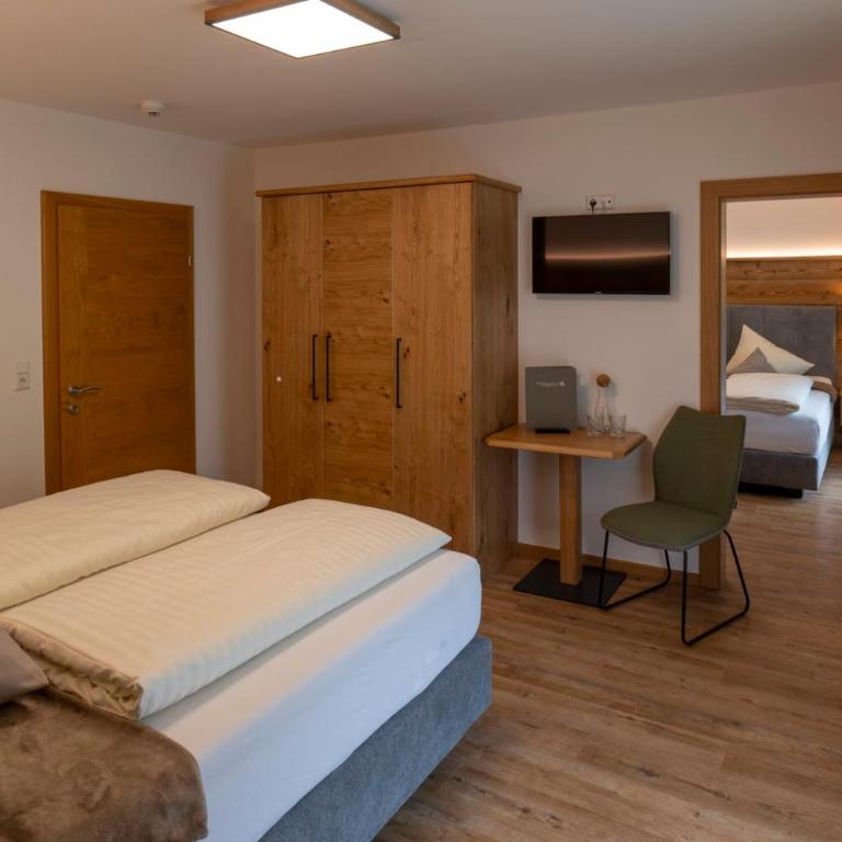 Natur & Familienhotel Der Stieglerhof - Familienzimmer mit Balkon - Nebengebäude - 3