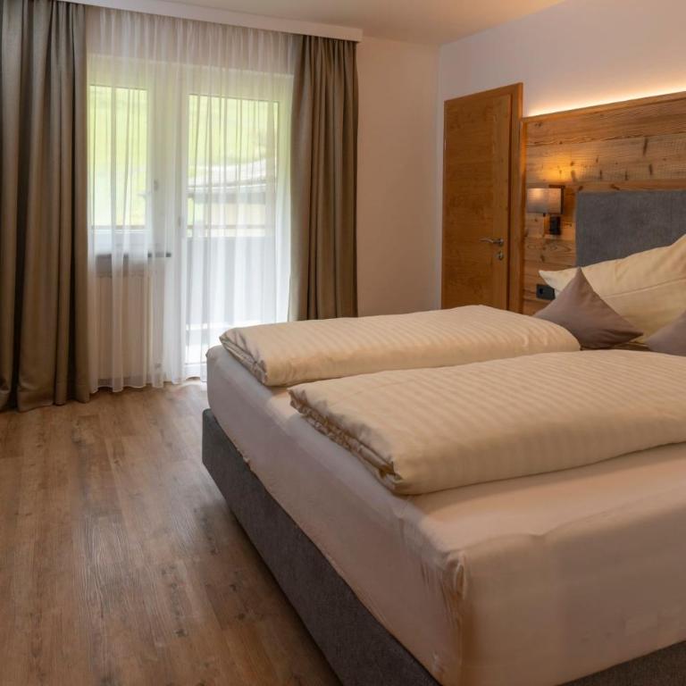 Natur & Familienhotel Der Stieglerhof - Familienzimmer mit Balkon - Nebengebäude - 1
