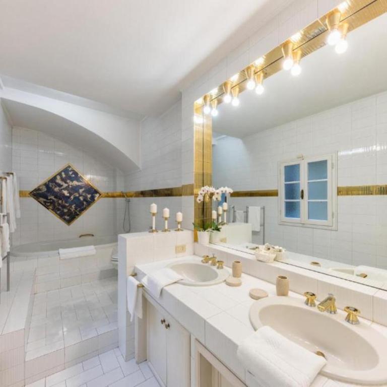 Numa Florence Palazzo Haggis - Large Room with Bathtub - 5