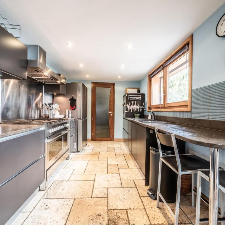 Chalet Ibex Mont-Blanc View, ideal for families, Private Hammam, Sleeps 10 in Les Houches - Chalet - 14