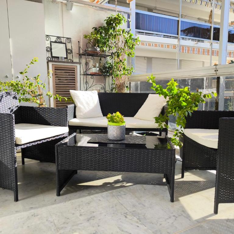 SELI 2 pièces CLIMATISÉ CLASSÉ 52 M2 terrasse 20m2 PLAGES PISCINE ANTIBES avec PARKING PRIVATIF - One-Bedroom Apartment - 24