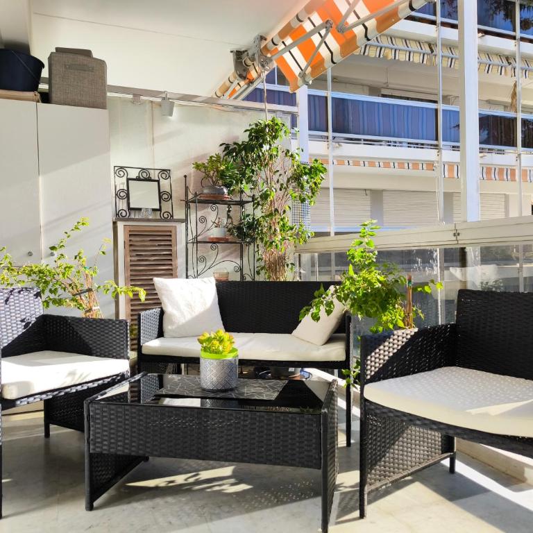 SELI 2 pièces CLIMATISÉ CLASSÉ 52 M2 terrasse 20m2 PLAGES PISCINE ANTIBES avec PARKING PRIVATIF - One-Bedroom Apartment - 25
