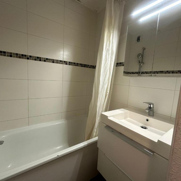 Studio 28m² rénové au pied des pistes avec balcon - Studio - 11