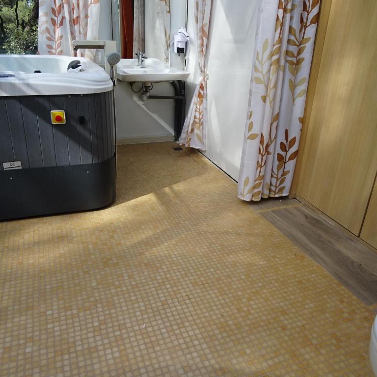 AU BOIS FLEURI Les Chambres d'Hôtes - Chambre Triple Deluxe - 19