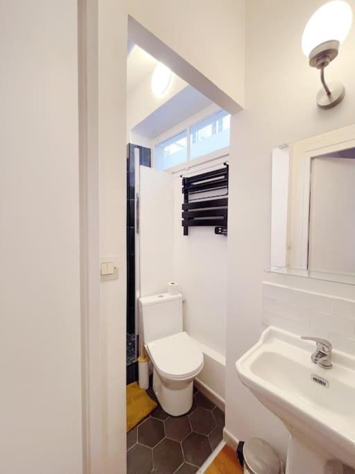 Chic neighborhood charming courtyard studio 7th - Studio - 26