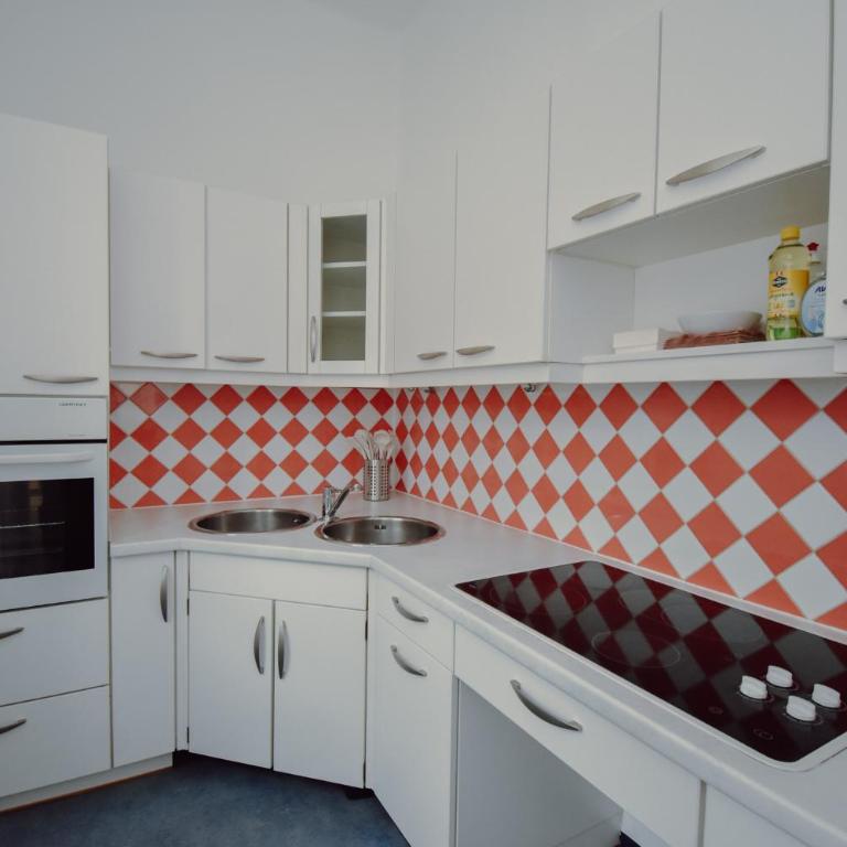 Altbauwohnung in städtischer Ruhelage - Apartment mit 1 Schlafzimmer - 2