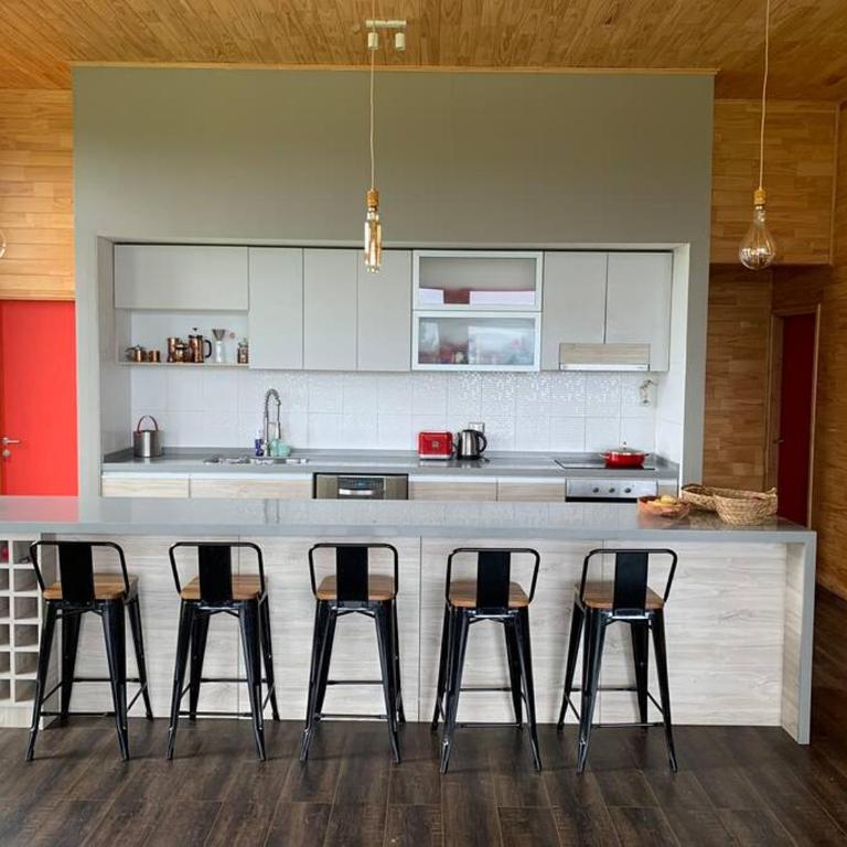 Hermoso alojamiento en el lago con piscina y playa en Panguipulli - Casa de 6 dormitorios - 80