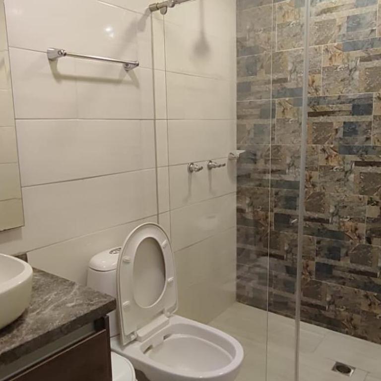 Bonito Apartamento Amoblado en la Mejor Zona - Apartamento de 2 dormitorios con balcón y terraza - 19