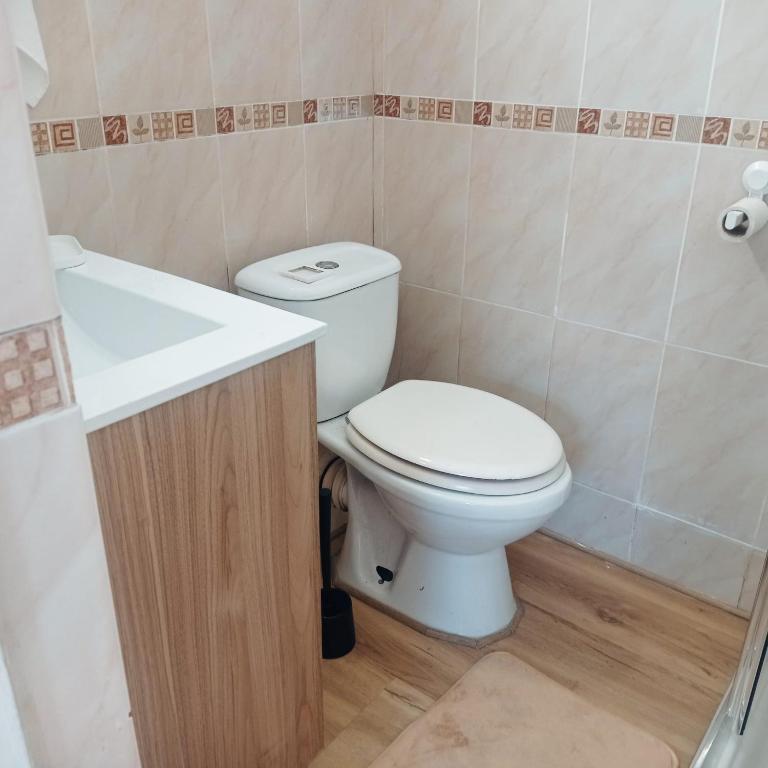 Estudio-Monoambiente para 2 personas en comunidad con piscina - One-Bedroom Apartment - 11