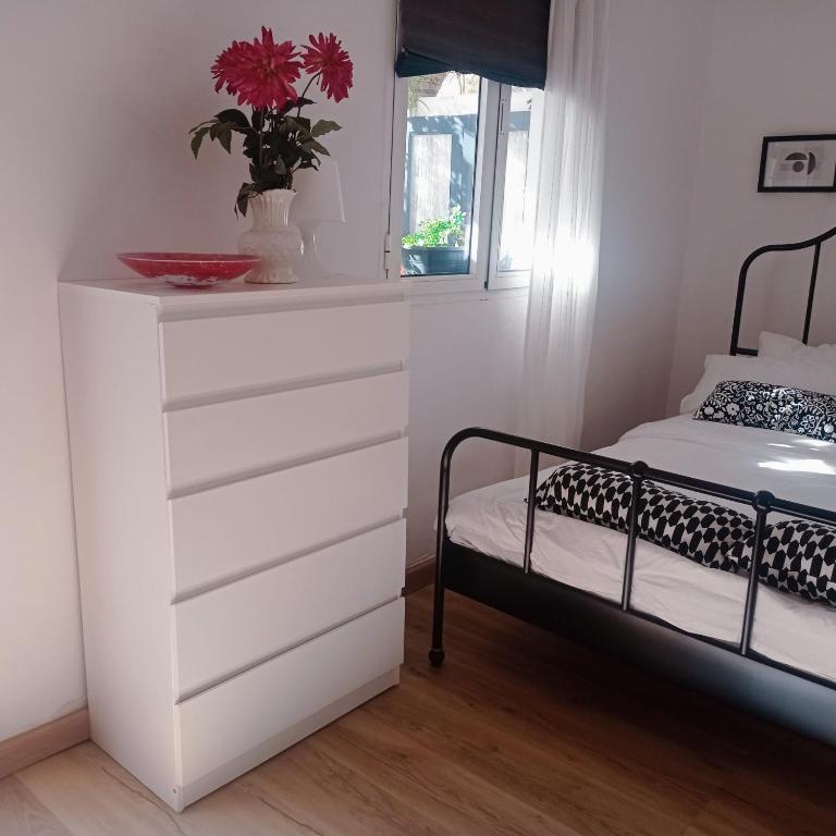Estudio-Monoambiente para 2 personas en comunidad con piscina - One-Bedroom Apartment - 12