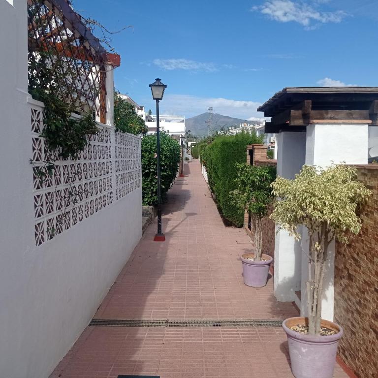 Estudio-Monoambiente para 2 personas en comunidad con piscina - One-Bedroom Apartment - 15