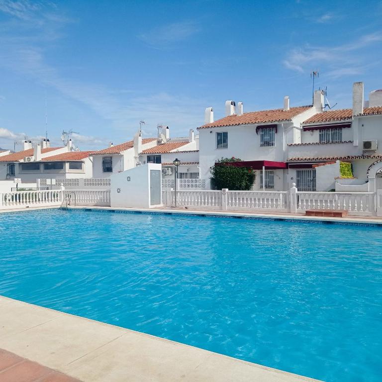 Estudio-Monoambiente para 2 personas en comunidad con piscina - One-Bedroom Apartment - 16
