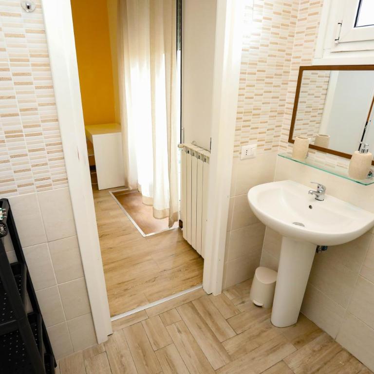 Domus Antica Trastevere - Camera Matrimoniale/Doppia con Letti Singoli con Bagno - 12