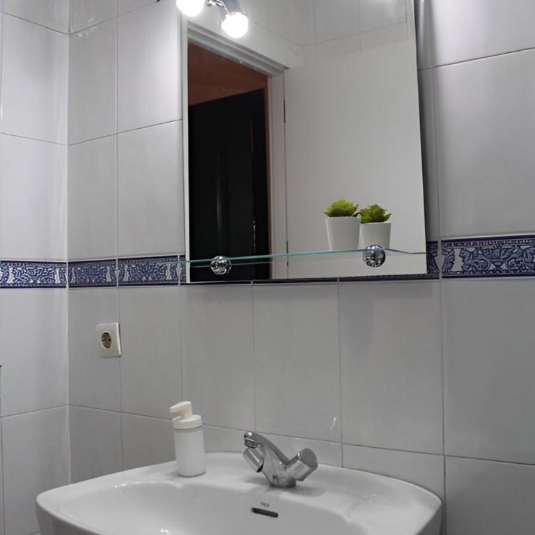 Renovado y muy cerca del centro urbano - Two-Bedroom Apartment - 16