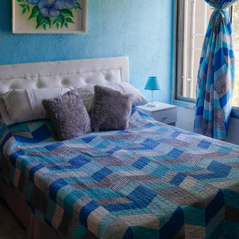 Casa en barrio Lomas del Rey - Casa de 3 dormitorios - 3