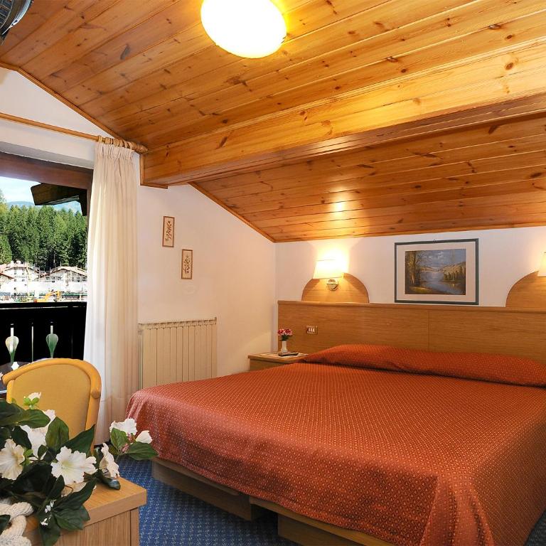 Hotel Adriana - Camera Deluxe Matrimoniale/Doppia con Letti Singoli con Vista Lago - 1