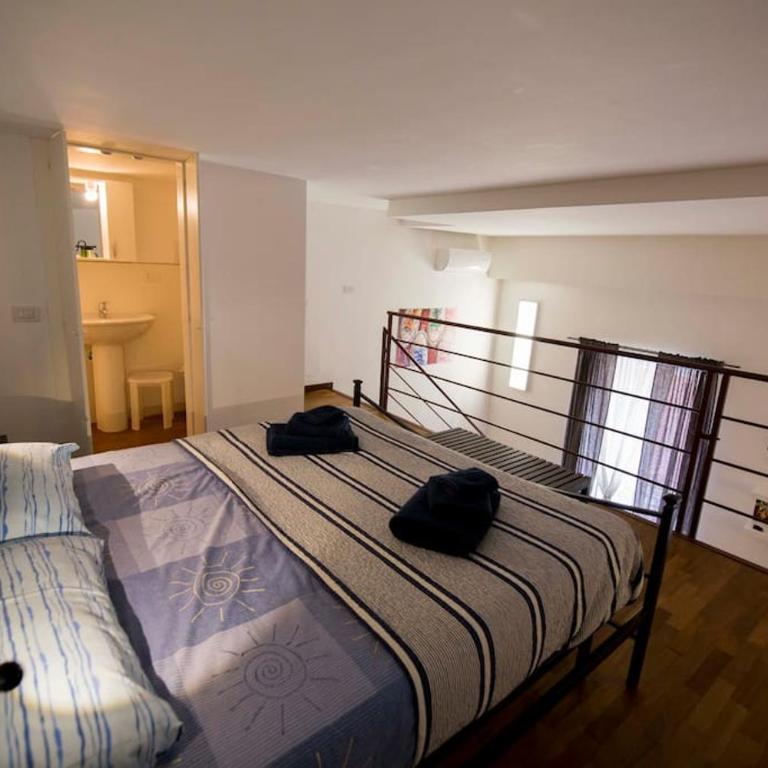 NapoliStayIn Central Flat in Naples - Appartamento con 1 Camera da Letto con Balcone e Vista Città - 19