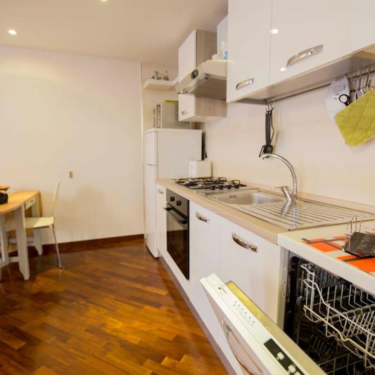 NapoliStayIn Central Flat in Naples - Appartamento con 1 Camera da Letto con Balcone e Vista Città - 33
