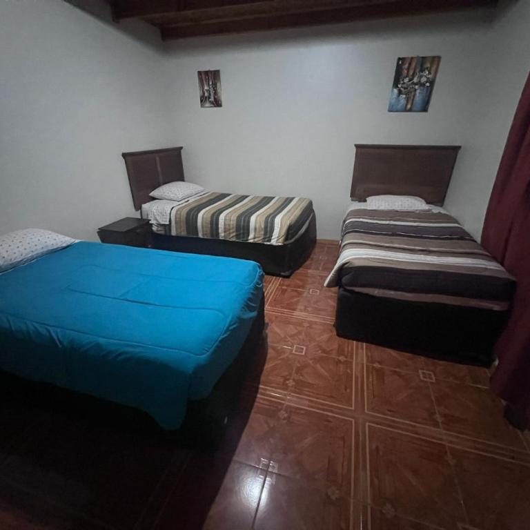 Lodge Las Rocas - Triple Room with Private Bathroom - 4