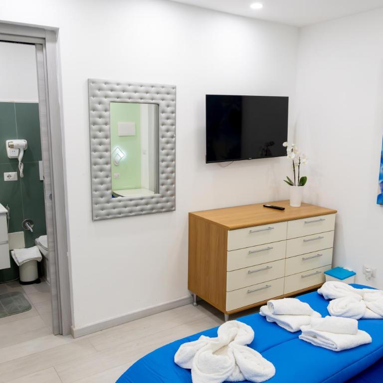 La Dolce Casa - Small Double Room - 3
