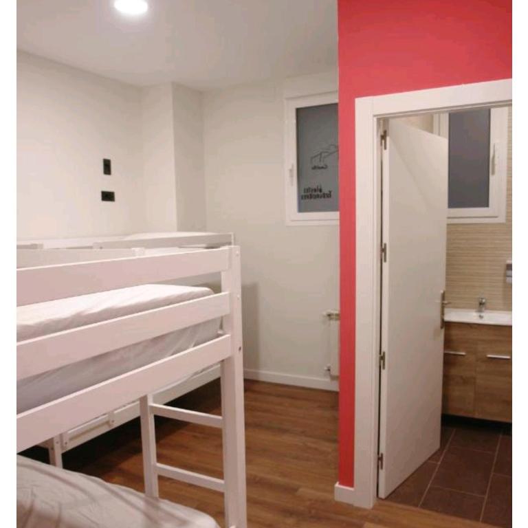 Hostel Trovadores - Habitación Cuádruple con baño privado - 12