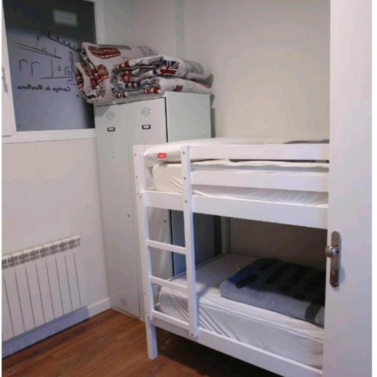 Hostel Trovadores - Habitación Cuádruple con baño privado - 6