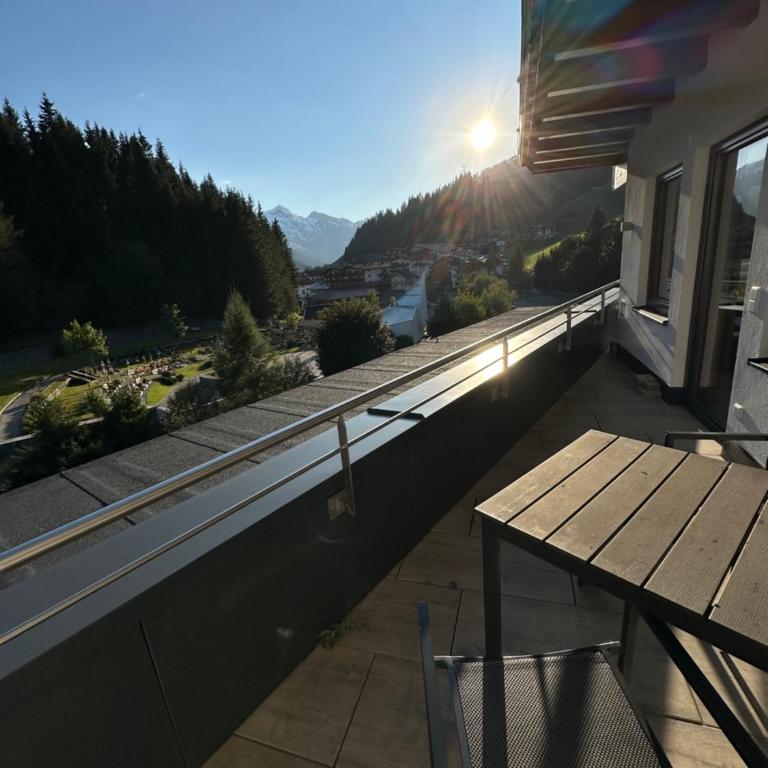 Hotel VICTORIA - adults only bar & breakfast - Suite mit Bergblick - 11