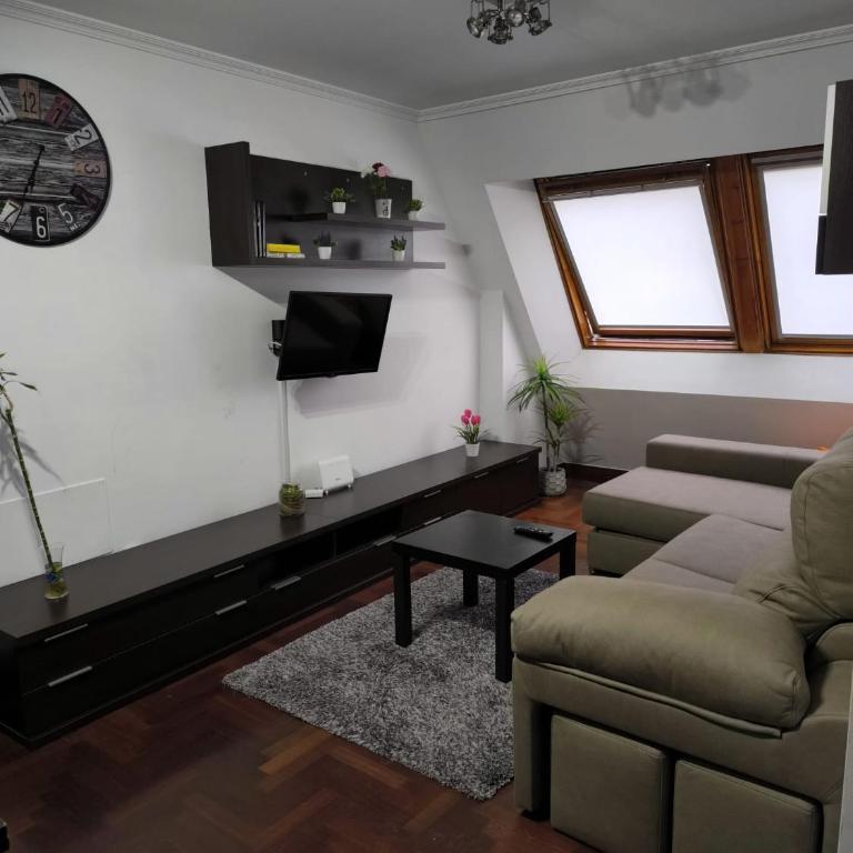 Céntrico, con vistas, ascensor y garaje - Apartamento de 2 dormitorios - 4