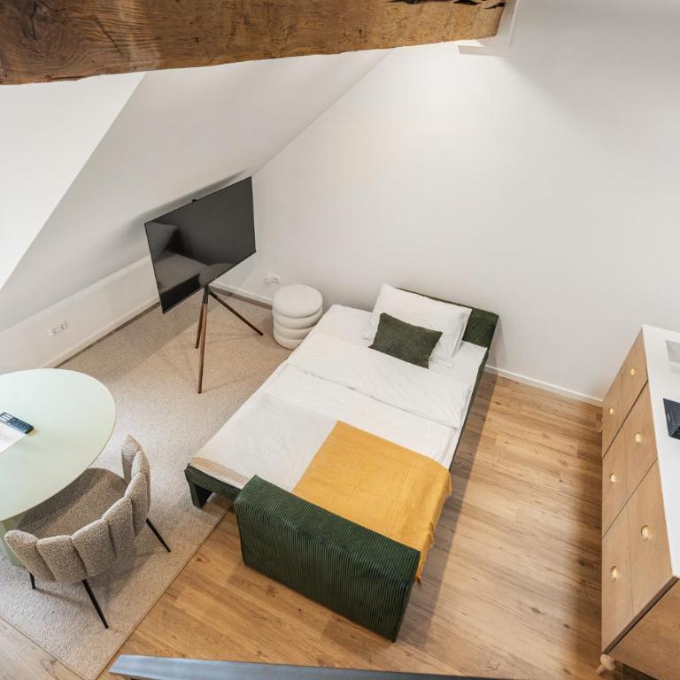 kalm stay - a design Aparthotel - One-Bedroom Loft Apartment with One Queen Bed - 4