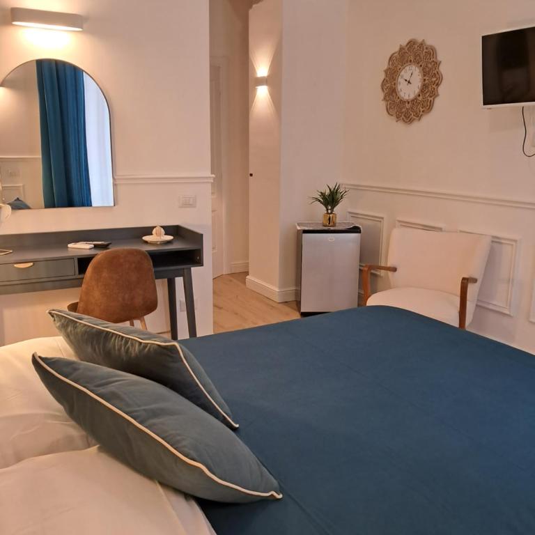 Domus Sirena - Deluxe Double Room with Balcony - 9