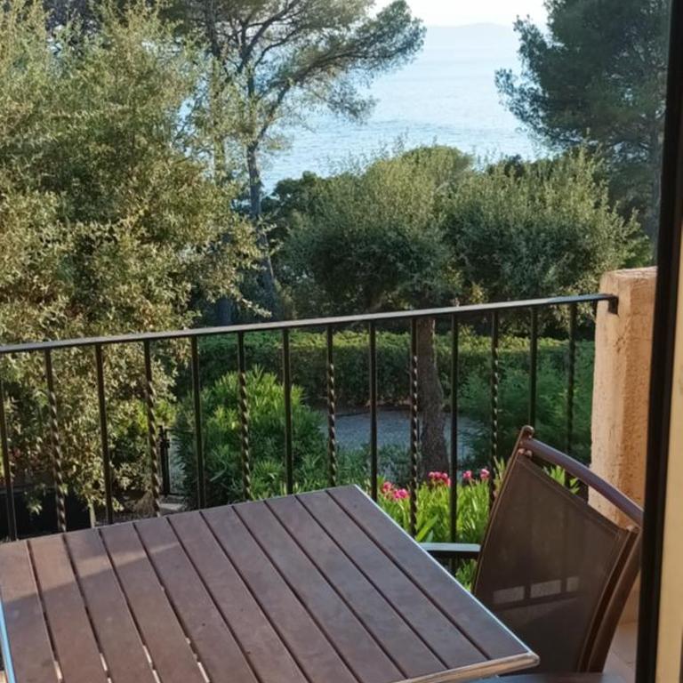 Appartement vue mer clim 4 personnes résidence boulouris Panorama - Apartment mit 1 Schlafzimmer - 18