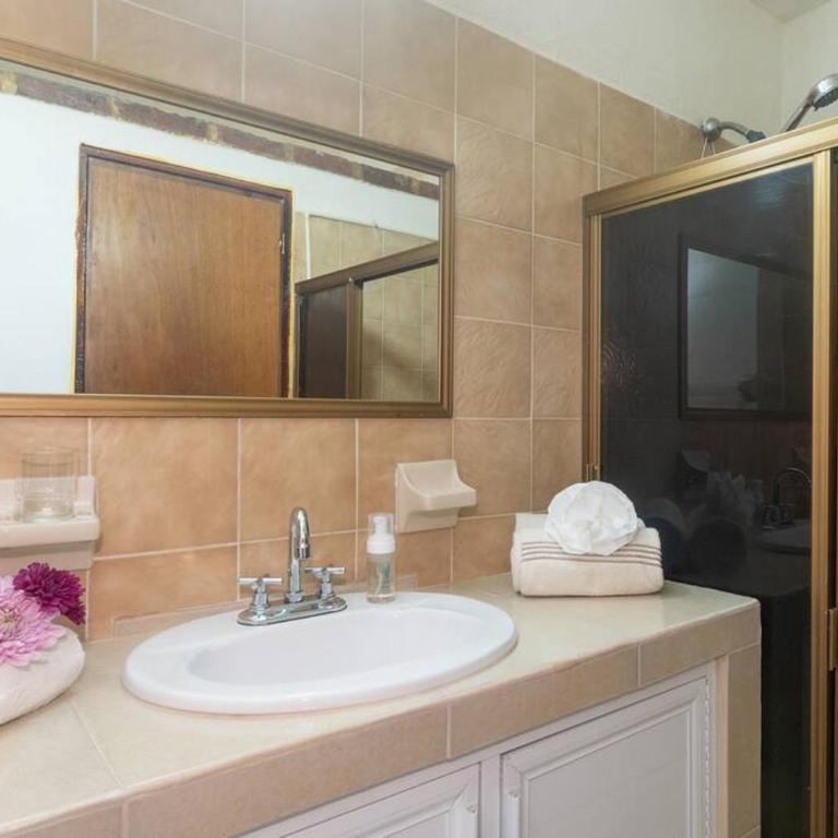 Casa ArtWalk - Two-Bedroom Apartment - 4