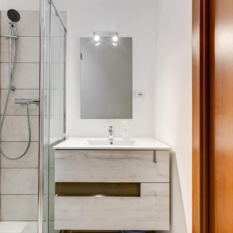 DAMA PROPERTY - Trastevere Homestay - Camera Quadrupla con Bagno Privato Esterno - 12