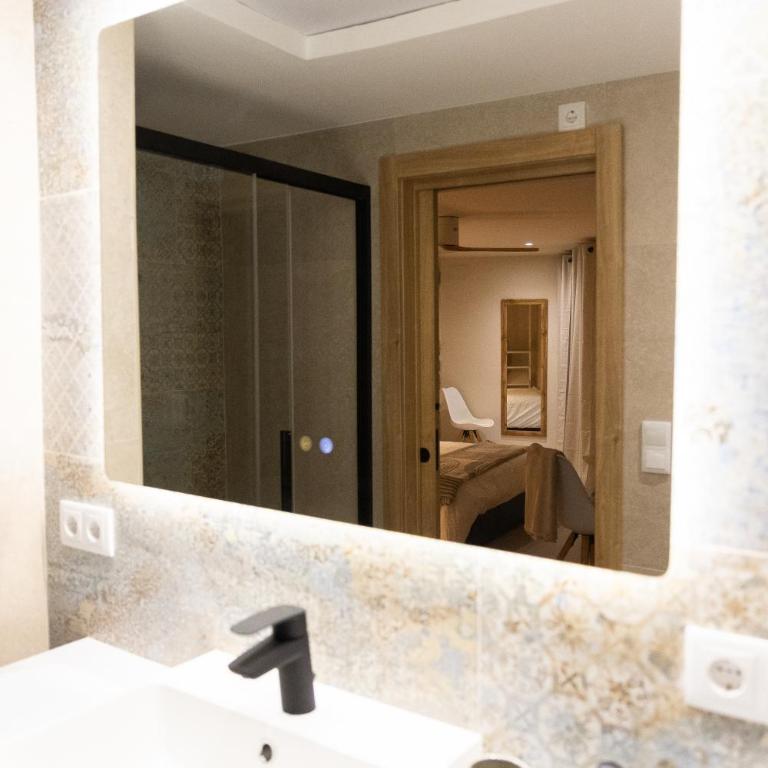 La casa de las flores - One-Bedroom Apartment with Terrace - 16