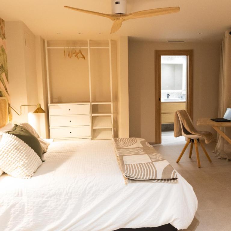 La casa de las flores - One-Bedroom Apartment with Terrace - 21