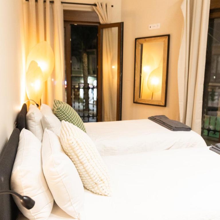 La casa de las flores - Two-Bedroom Apartment - 38
