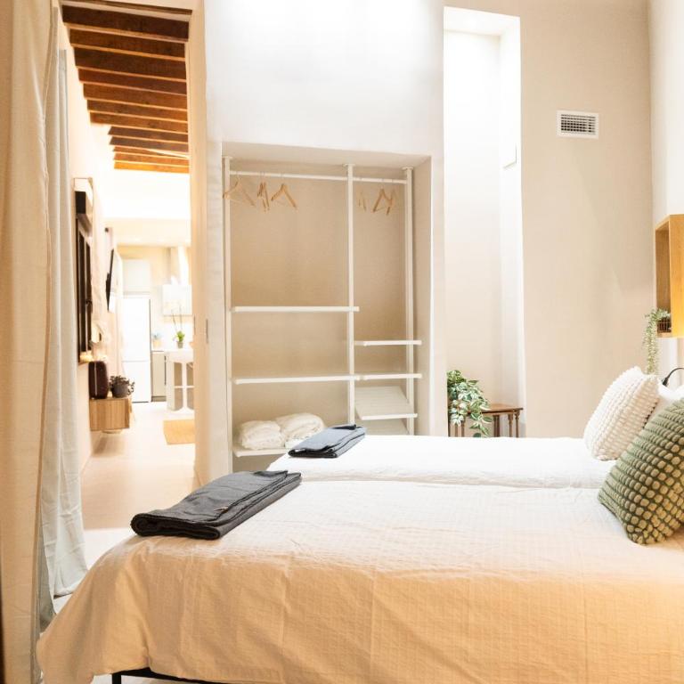 La casa de las flores - Two-Bedroom Apartment - 36