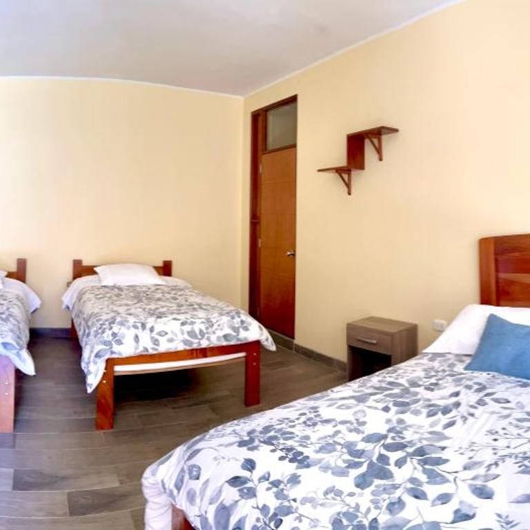 DCampos Lodge - Quadruple Room with Bathroom - 1