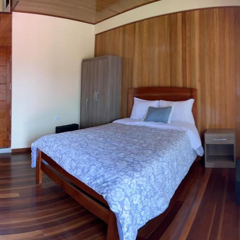 DCampos Lodge - Family Room with Mountain View - 1