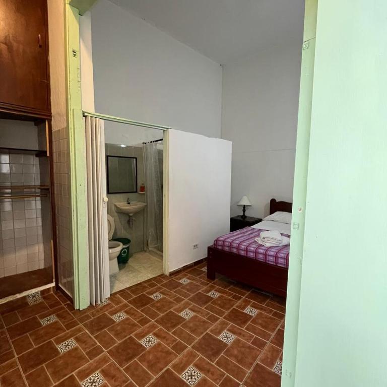 Sandalio Hostal Cali - Habitación Doble con baño privado - 3