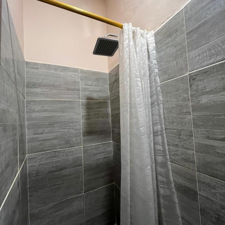 Sandalio Hostal Cali - Habitación Doble con baño privado - 4