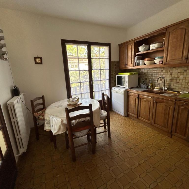 Maison de famille Basque - Five-Bedroom House - 9